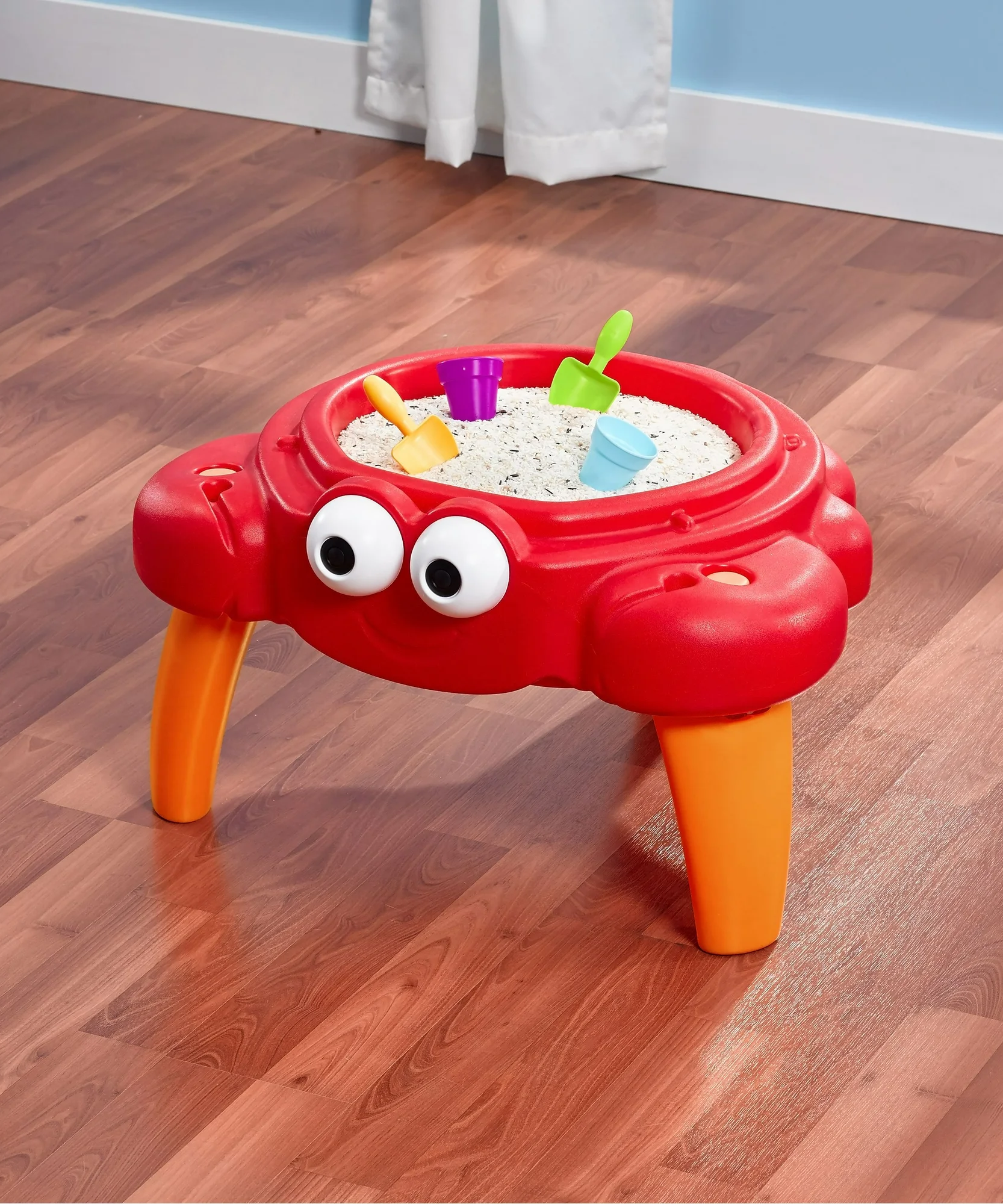 Step2 Crabbie Sand Table with Lid and Legs, Outdoor Sandbox, Sensory Play Activity Toy with 4 Piece Accessories, Backyard Garden Sandpit with 11 kg Holding Capacity, Suitable for Children Aged 1.5+