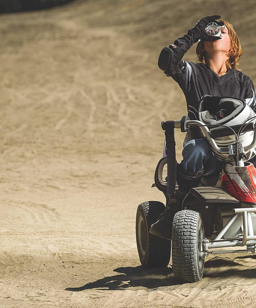 دراجة Razor Dirt Quad الكهربائية رباعية العجلات، بقوة 24 فولت، مناسبة للأطفال من سن 8 سنوات فما فوق، مزودة بخانق دوار، وفرامل قرصية يدوية، وإطارات هوائية 12 بوصة - تصل سرعتها إلى 8 أميال في الساعة، ومدة ركوبها 40 دقيقة.