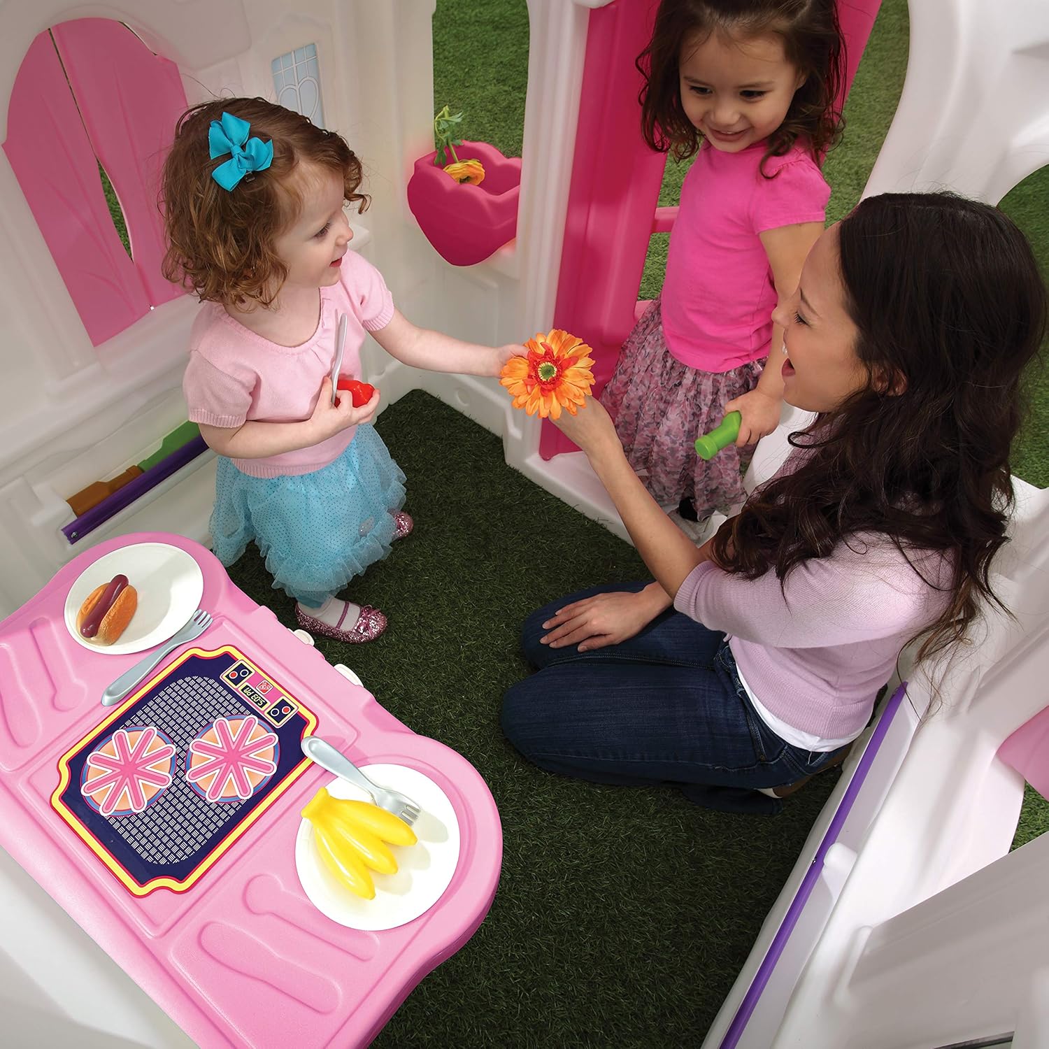 Step2 Sweetheart Playhouse Pink & White – Kids Outdoor Cottage with Doorbell, Phone & Convertible BBQ Grill (134.6 x 119.4 x 147.3 cm)