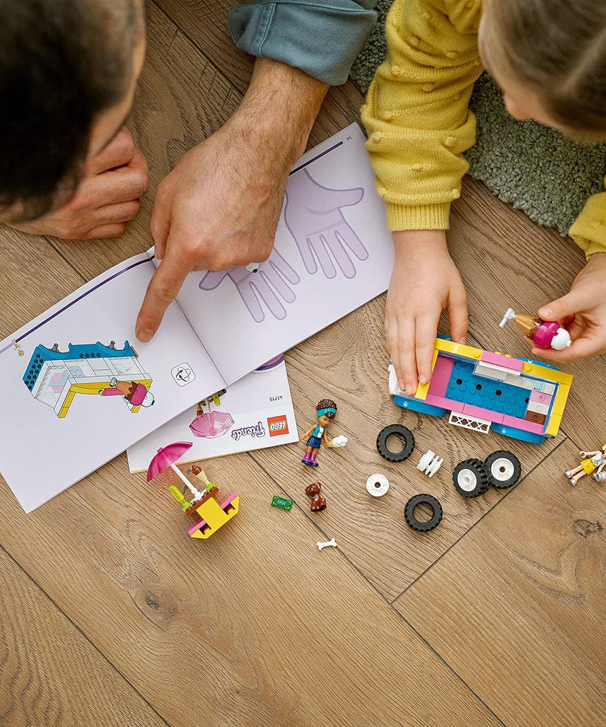 مجموعة بناء شاحنة الآيس كريم 41715 من ليجو فريندز، 84 قطعة مع دميتي أندريا وروكسي الصغيرتين، وشخصية كلب وملحقاتها، لعبة تظاهر للأطفال من سن 4 سنوات فما فوق