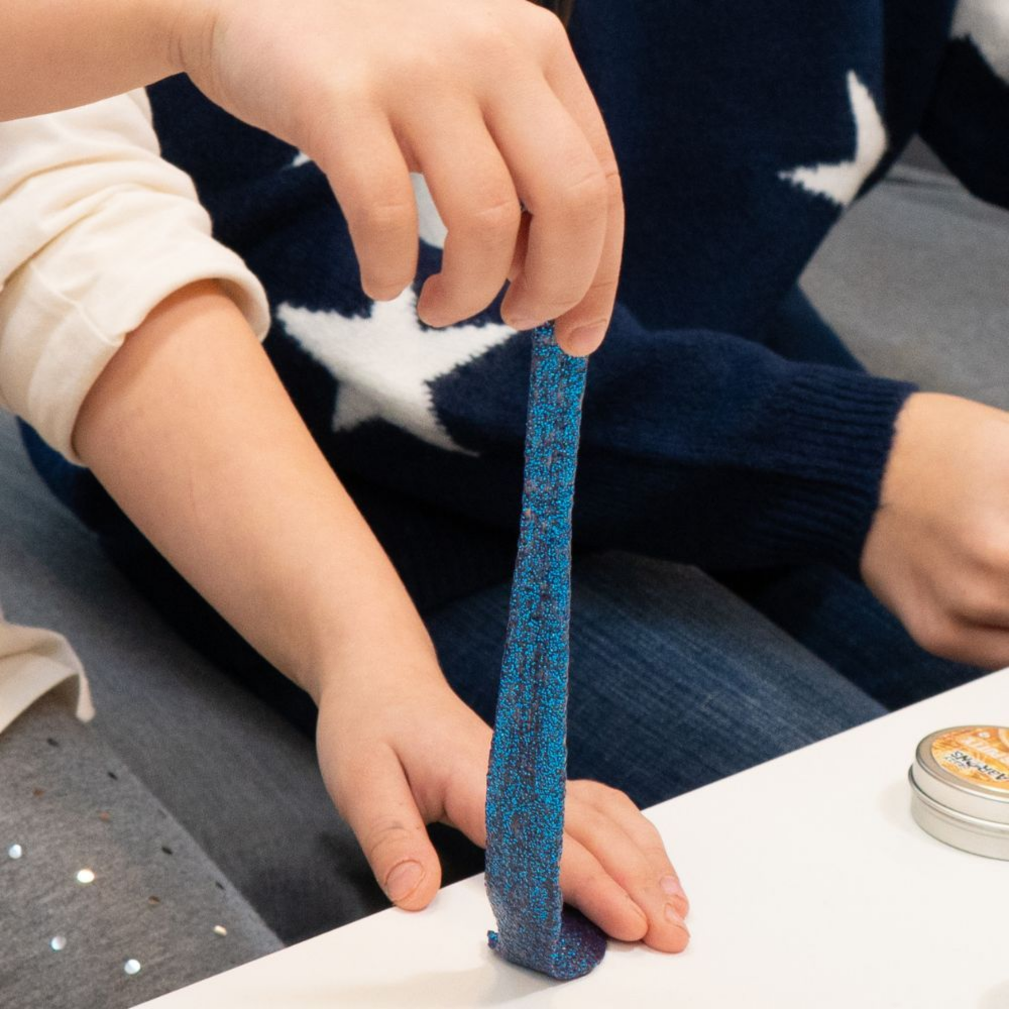 معجون التفكير المصغر للشعاب المرجانية من كريزي آرون كولور شوك، علبة 2 بوصة مع 13 جرامًا من معجون اللعب الحسي غير السام الذي لا يجف أبدًا، لعبة فيدجيت إبداعية ناعمة الملمس للأولاد والبنات من سن 3 سنوات فما فوق