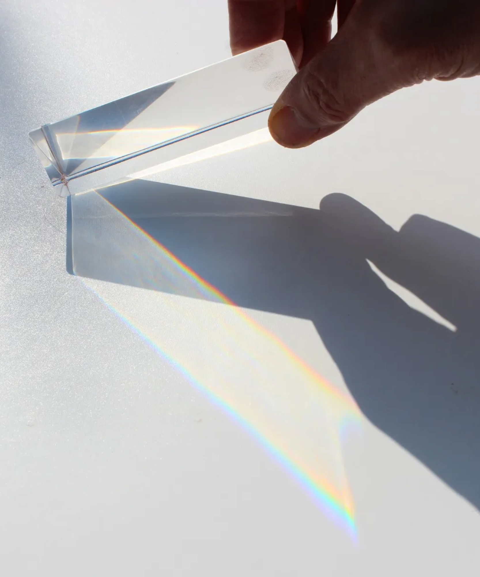 منشور ديسكفري من Learning Resources، منشور علمي بصري 10 سم للأطفال، يقسم الضوء الأبيض إلى طيف، يتضمن دليل أنشطة، مناسب للأعمار من 8 سنوات فما فوق