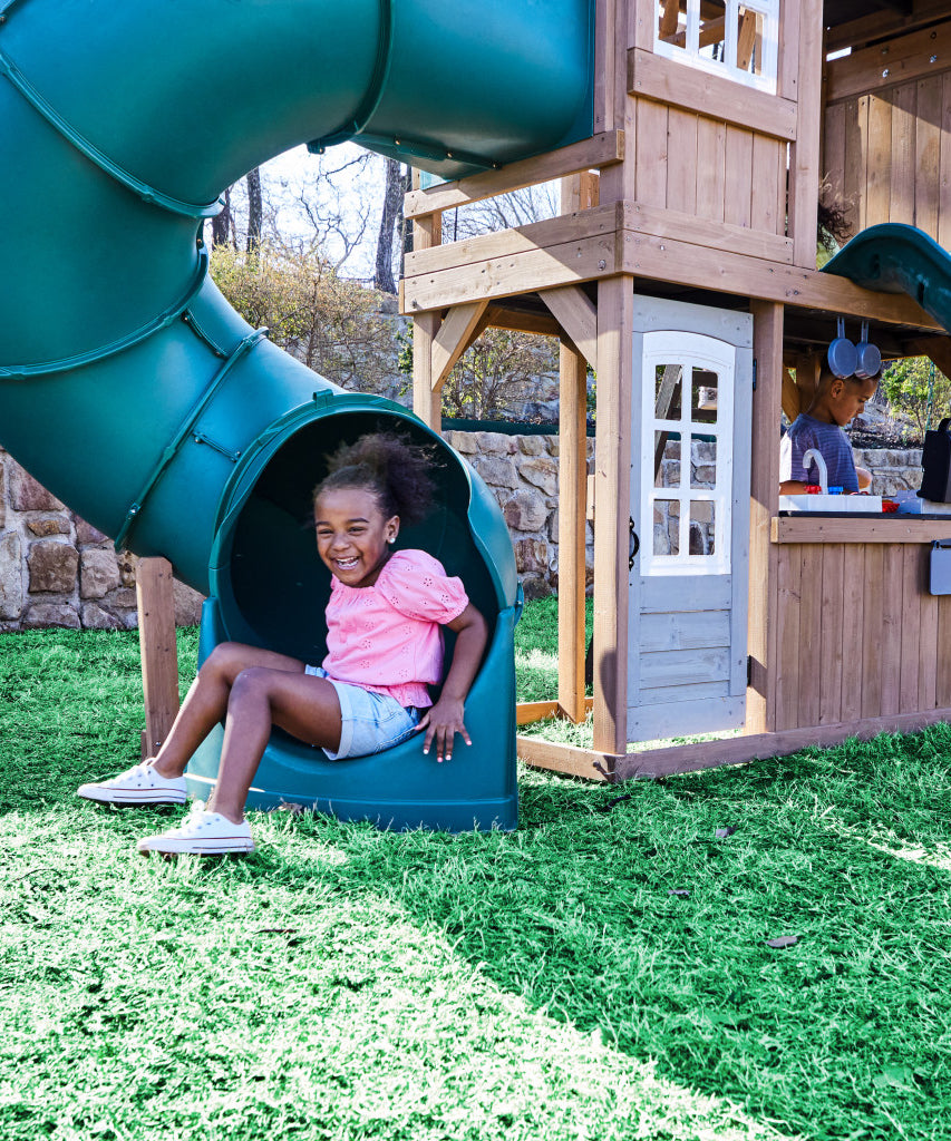 KidKraft Treetop Observatory Wooden Swing Set / Playset – Deluxe Outdoor Clubhouse with Slides, Swings, Crow’s Nest, and Kitchen for Kids Age 3-10 Years