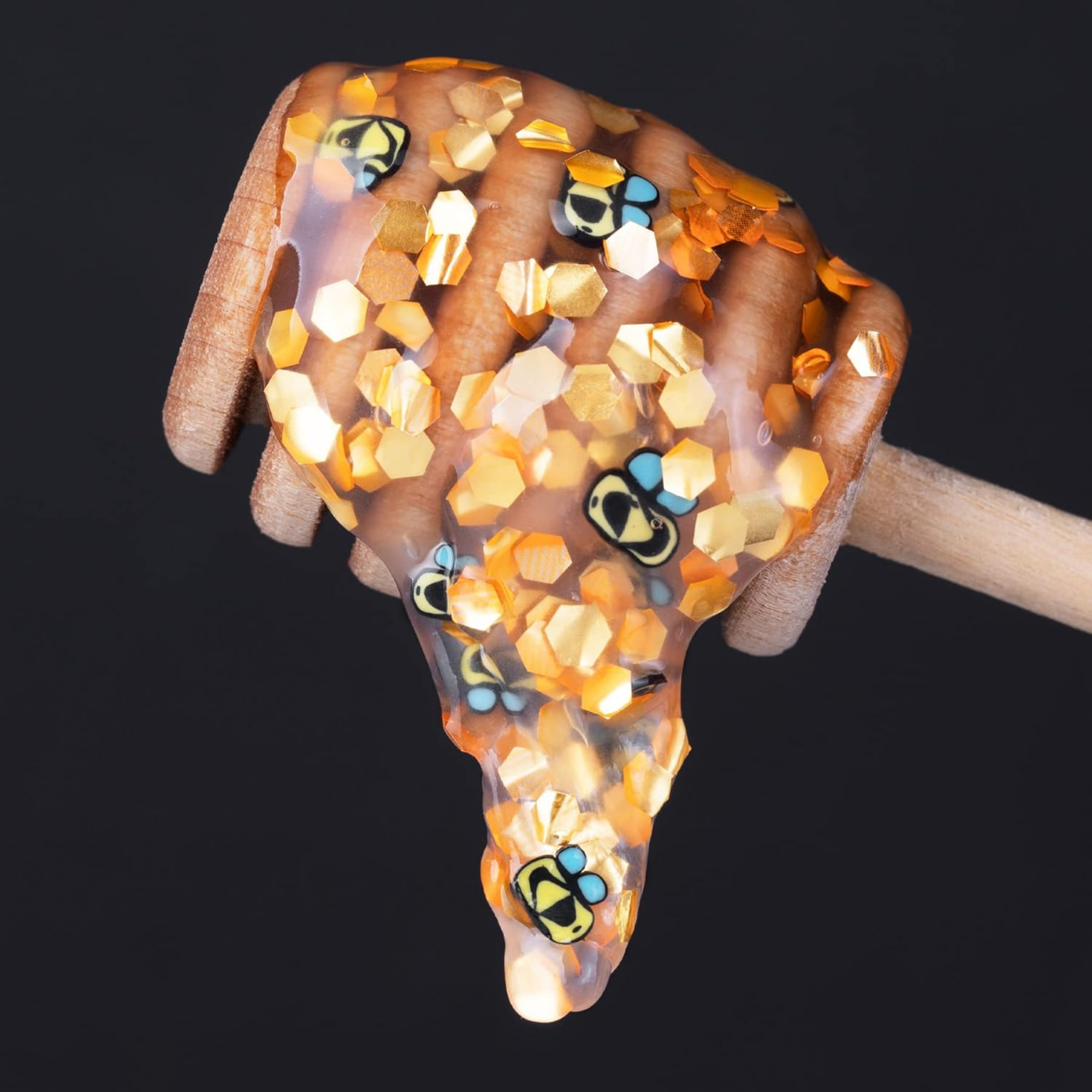 مخبأ آرون المجنون في الداخل! معجون التفكير بنكهة خلية العسل، علبة معدنية مقاس 4 بوصات مع 90 غرامًا من معجون اللعب الحسي غير السام الذي لا يجف أبدًا، لعبة فيدجيت إبداعية ناعمة الملمس للأولاد والبنات من عمر 3 سنوات فما فوق.