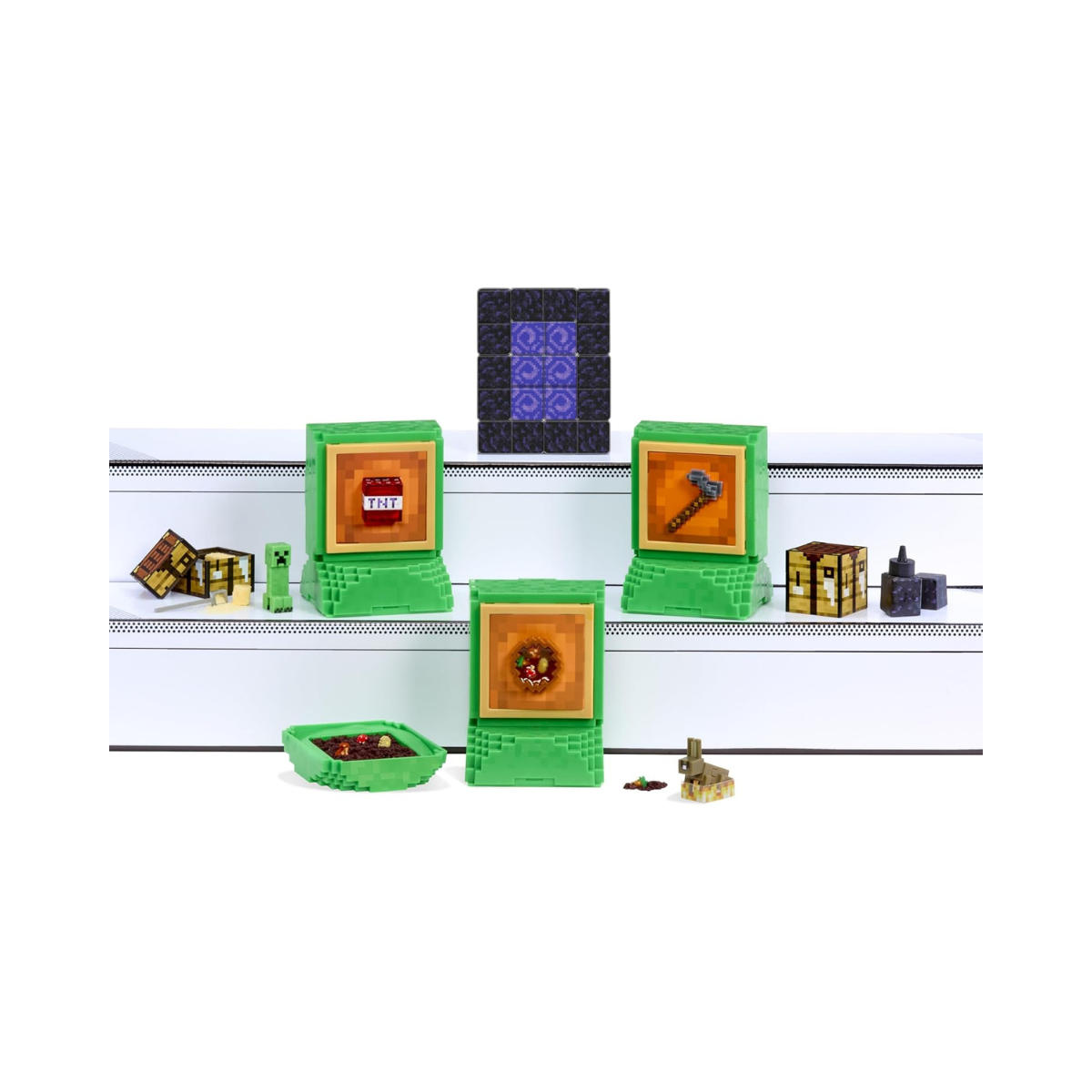 MGA Miniverse Make It Mini Minecraft Surprise Capsule Build Kit, Mini Minecraft Tools, Food & Weapons Collectibles with Resin Crafting, Display Capsule & Collector Guide, 12 to Find- (123958-SA)