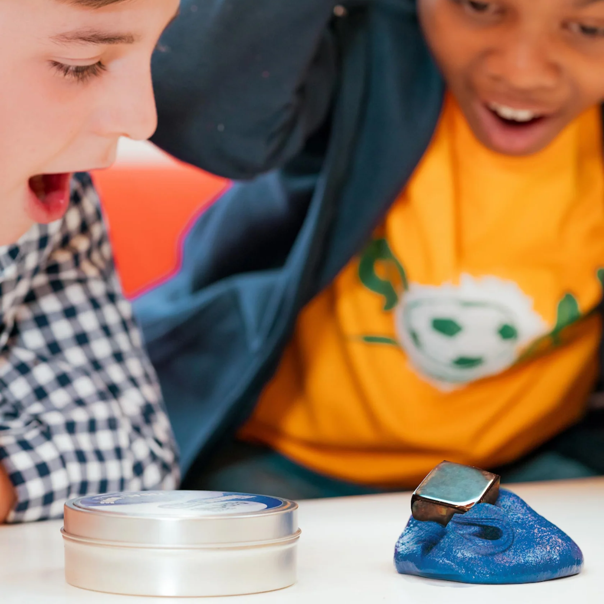 معجون التفكير المغناطيسي من Crazy Aaron's Tidal Wave، علبة 4 بوصات مع 90 جرامًا من معجون اللعب الحسي غير السام الذي لا يجف أبدًا، لعبة فيدجيت إبداعية ناعمة الملمس للأولاد والبنات من سن 3 سنوات فما فوق