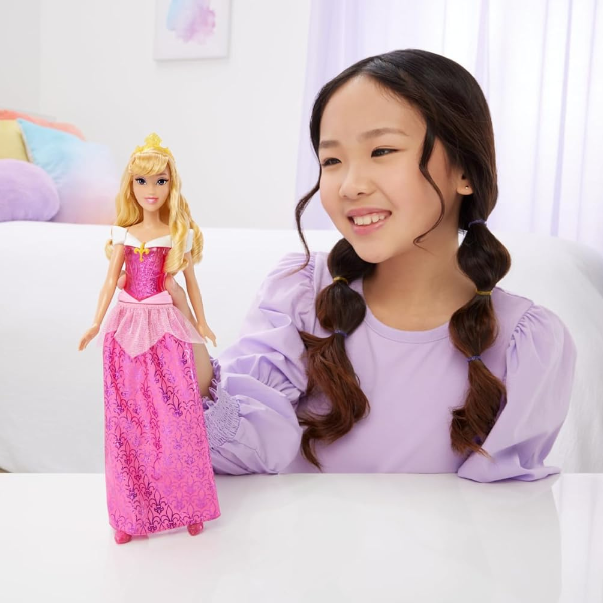 Disney Princess Aurora Sleeping Beauty Posable Fashion Doll with Sparkling Outfit, Accessories, and Royal Color Reveal Surprise – Gift for Kids, HLW09