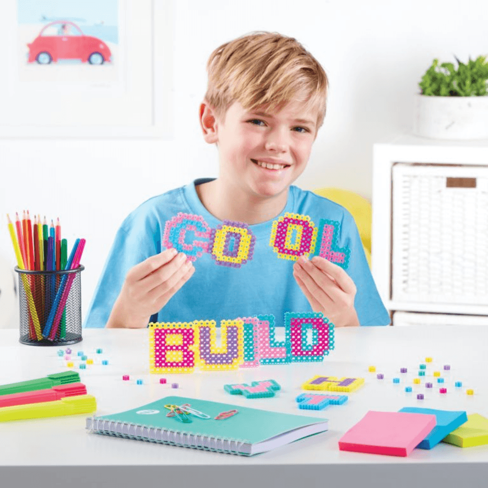 خيارات الشخصيات Simbrix Connect &amp; Wow Alphabrix Pack مع أكثر من 350 بريكس، لعبة بناء Pixel Arts and Crafts ثنائية وثلاثية الأبعاد، لعبة بناء STEAM إبداعية وخيالية للأولاد والبنات من سن 5 سنوات فما فوق