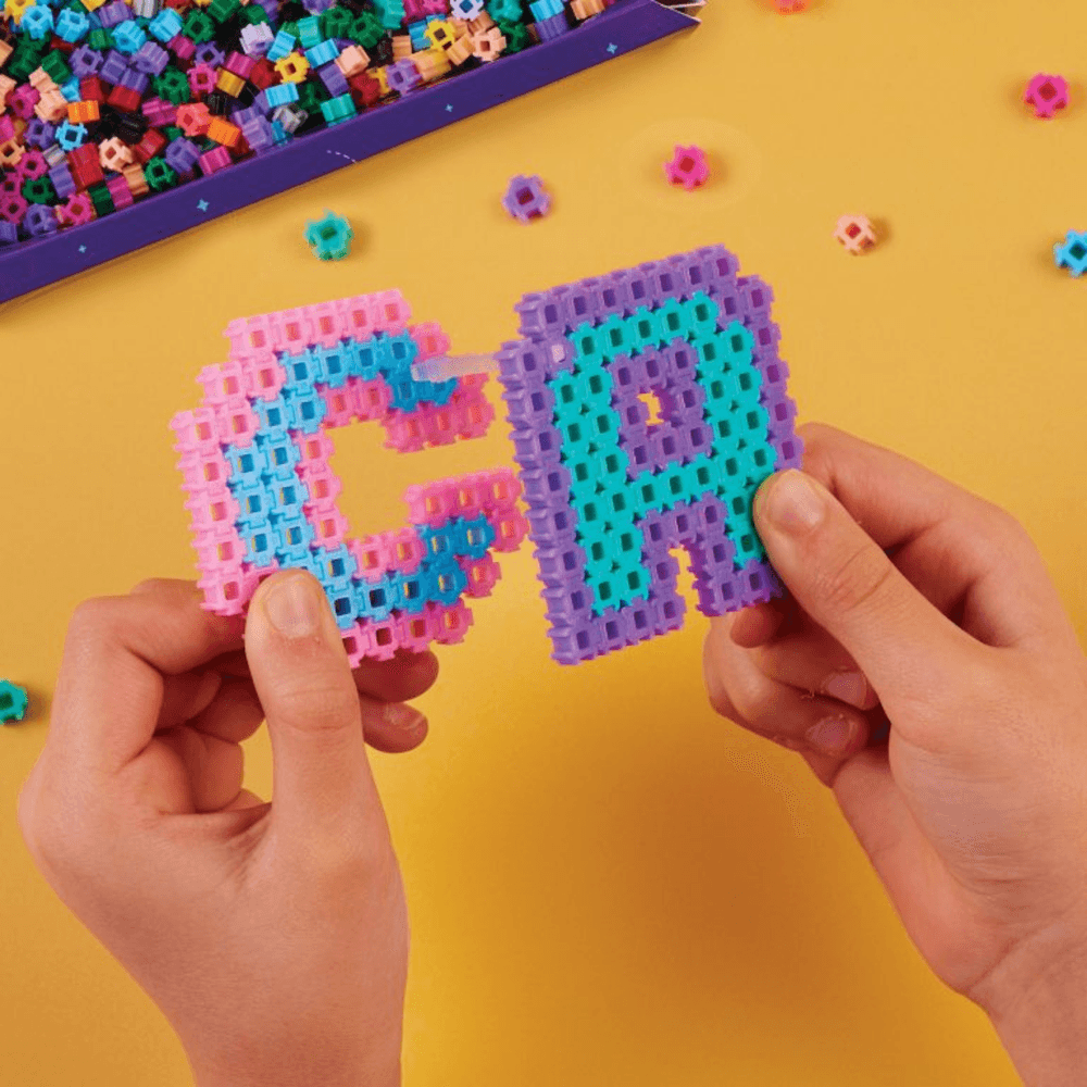 خيارات الشخصيات Simbrix Connect &amp; Wow Alphabrix Pack مع أكثر من 350 بريكس، لعبة بناء Pixel Arts and Crafts ثنائية وثلاثية الأبعاد، لعبة بناء STEAM إبداعية وخيالية للأولاد والبنات من سن 5 سنوات فما فوق