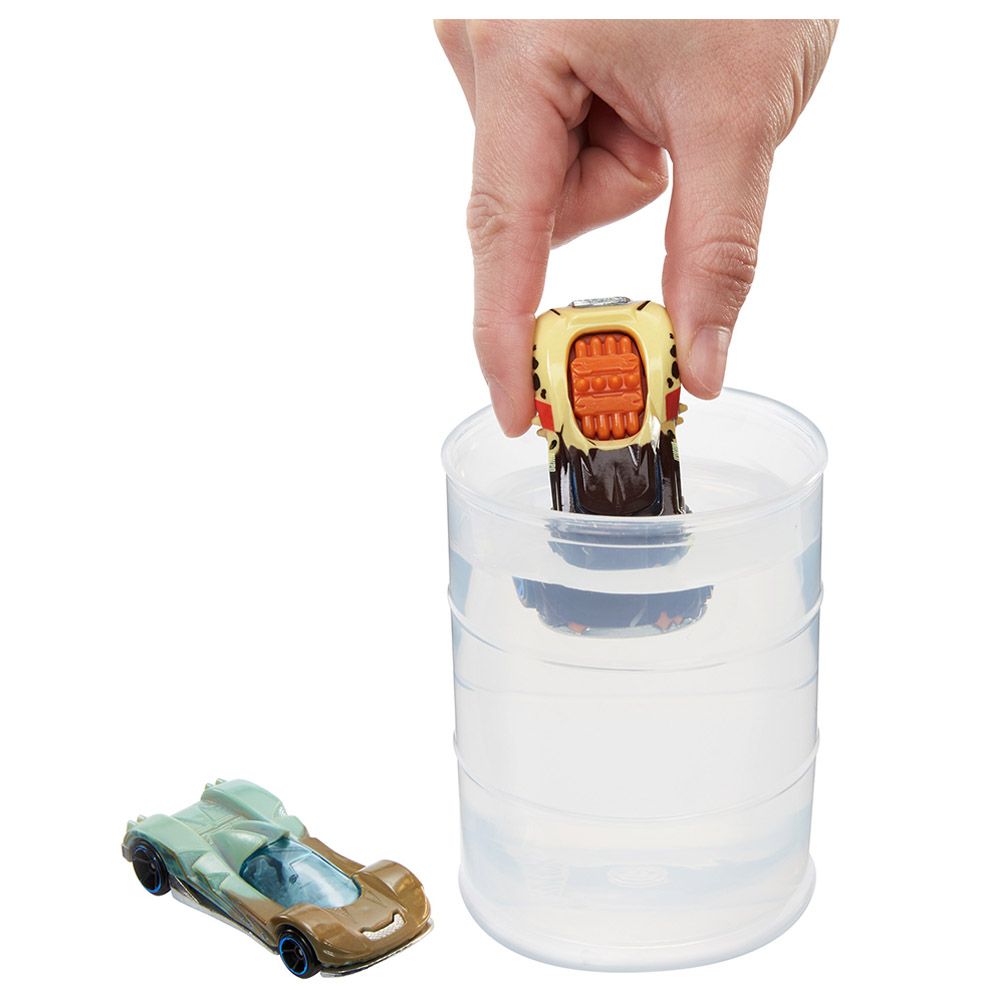 Hot Wheels Color Reveal 2 Pack Vehicles, 1:64 Scale Cars with Surprise Designs, Color-Change Feature, Dunk Tank Playset, Kids Toys for Ages 3+