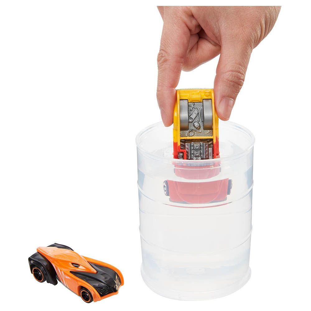 Hot Wheels Color Reveal 2 Pack Vehicles, 1:64 Scale Cars with Surprise Designs, Color-Change Feature, Dunk Tank Playset, Kids Toys for Ages 3+