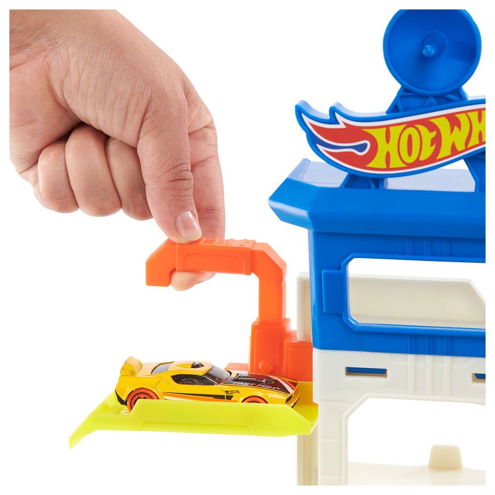 مجموعة مسار الهروب من لعبة هوت ويلز سيتي شارك مع سيارة لعبة بمقياس 1:64، مجموعة لعب جراج متعددة المستويات للأطفال من سن 4 سنوات فما فوق