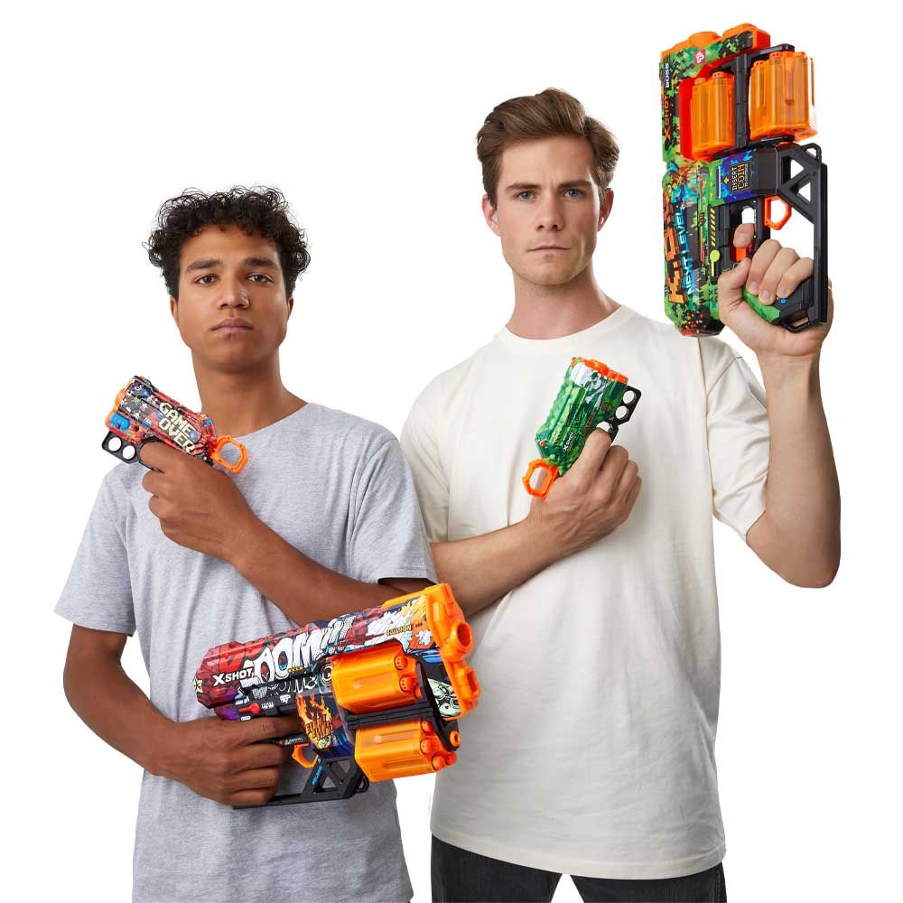 مجموعة إكس شوت سكينز دبل دريد دبل مينس المكونة من 4 مسدسات، 48 سهمًا إسفنجيًا، تقنية الجيب الهوائي، دوران مزدوج وسعة سهم واحد، مدى 27 مترًا، ألوان متعددة، للأعمار من 8 سنوات فما فوق