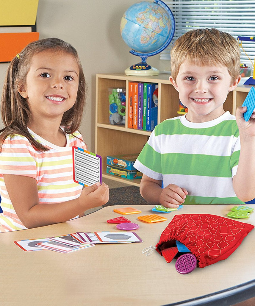 مجموعة أدوات التعلم اللمسية التعليمية Tac-Tiles LER 9075 من Learning Resources للتطور المبكر، تتضمن 20 قطعة و10 بطاقات أنشطة وحقيبة لمسية للعب الحسي