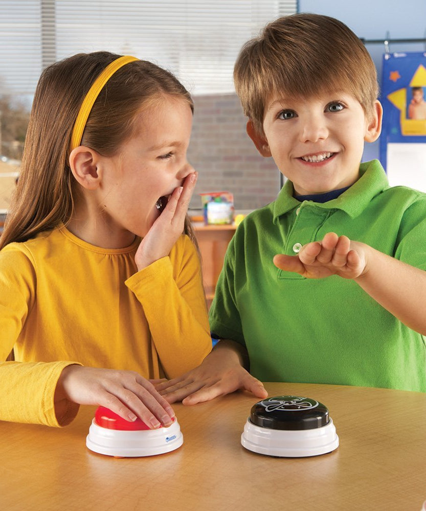 مجموعة من 4 أجهزة تنبيه إجابات من بارنيارد من Learning Resources، أصوات حيوانات المزرعة الممتعة للفصل الدراسي أو ليلة اللعب العائلية، سهلة الاستخدام للأطفال من سن 3 سنوات فما فوق (مو، صهيل، نباح، كوك-أ-دودل-دو)