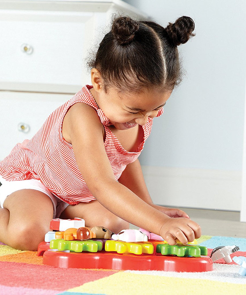 موارد التعلم - لعبة بناء وتدوير من Barnyard Friends، معدات للأطفال الصغار مع قطع حيوانات المزرعة، لعبة STEM السبب والنتيجة للأعمار من سنتين فما فوق