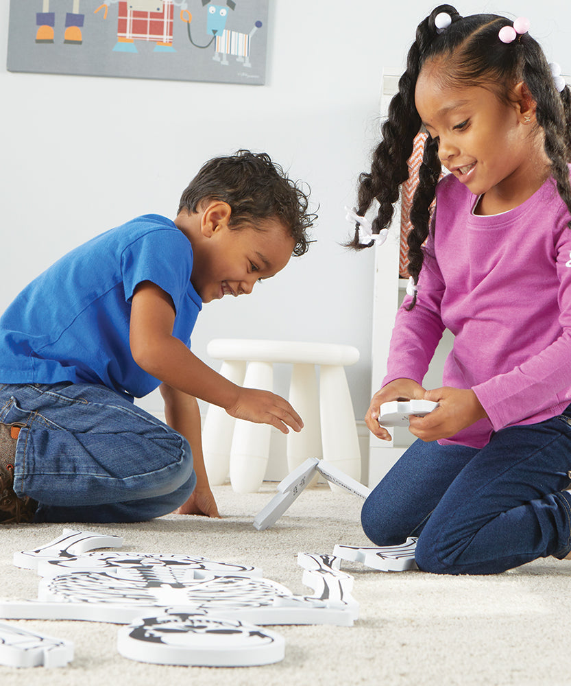 أحجية هيكل عظمي من Learning Resources، لعبة تعليمية لجسم الإنسان بطول 122 سم للأطفال، 15 قطعة من الإسفنج الناعم مع أسماء العظام على الوجه الآخر، أحجية تشريح تعليمية للأطفال في المراحل المبكرة