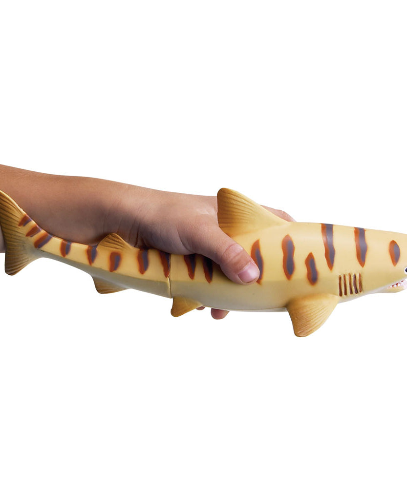 مجموعة حيوانات المحيط جامبو من Learning Resources، مكونة من 6 شخصيات حيوانات بحرية واقعية للعب الخيالي والتعلم العلمي المبكر، ألعاب بلاستيكية متينة مع صندوق تخزين، للأعمار من سنتين فما فوق