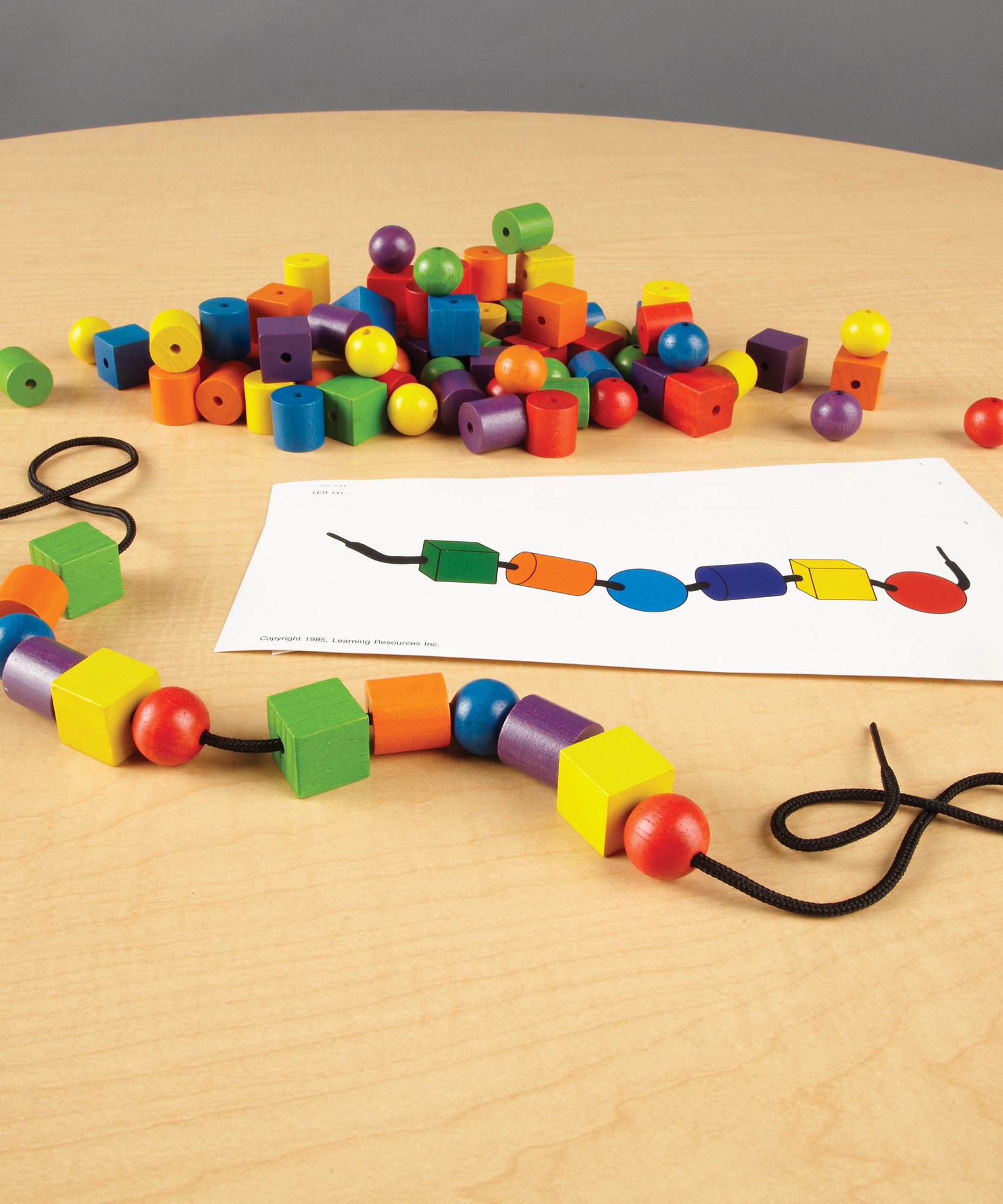 مجموعة بطاقات الخرز والأنماط من Learning Resources، 108 خرزة و20 بطاقة نشاط لمرحلة الرياضيات المبكرة والمهارات الحركية الدقيقة، تعلّم مستقل بدون لغة، للأعمار من 3 سنوات فما فوق