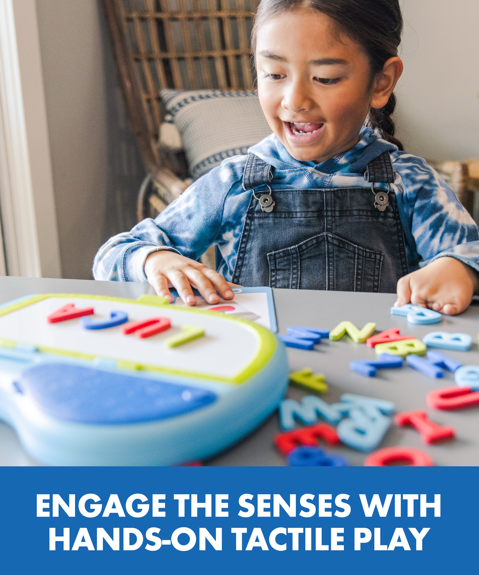 لوحة AlphaMagnets Go! Spelling المغناطيسية المحمولة من Learning Resources مزودة بأحرف وبطاقات، لعبة تعليمية مبكرة للأطفال من سن 4 سنوات فما فوق