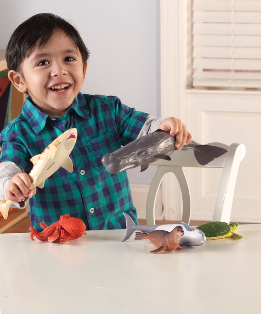 مجموعة حيوانات المحيط جامبو من Learning Resources، مكونة من 6 شخصيات حيوانات بحرية واقعية للعب الخيالي والتعلم العلمي المبكر، ألعاب بلاستيكية متينة مع صندوق تخزين، للأعمار من سنتين فما فوق