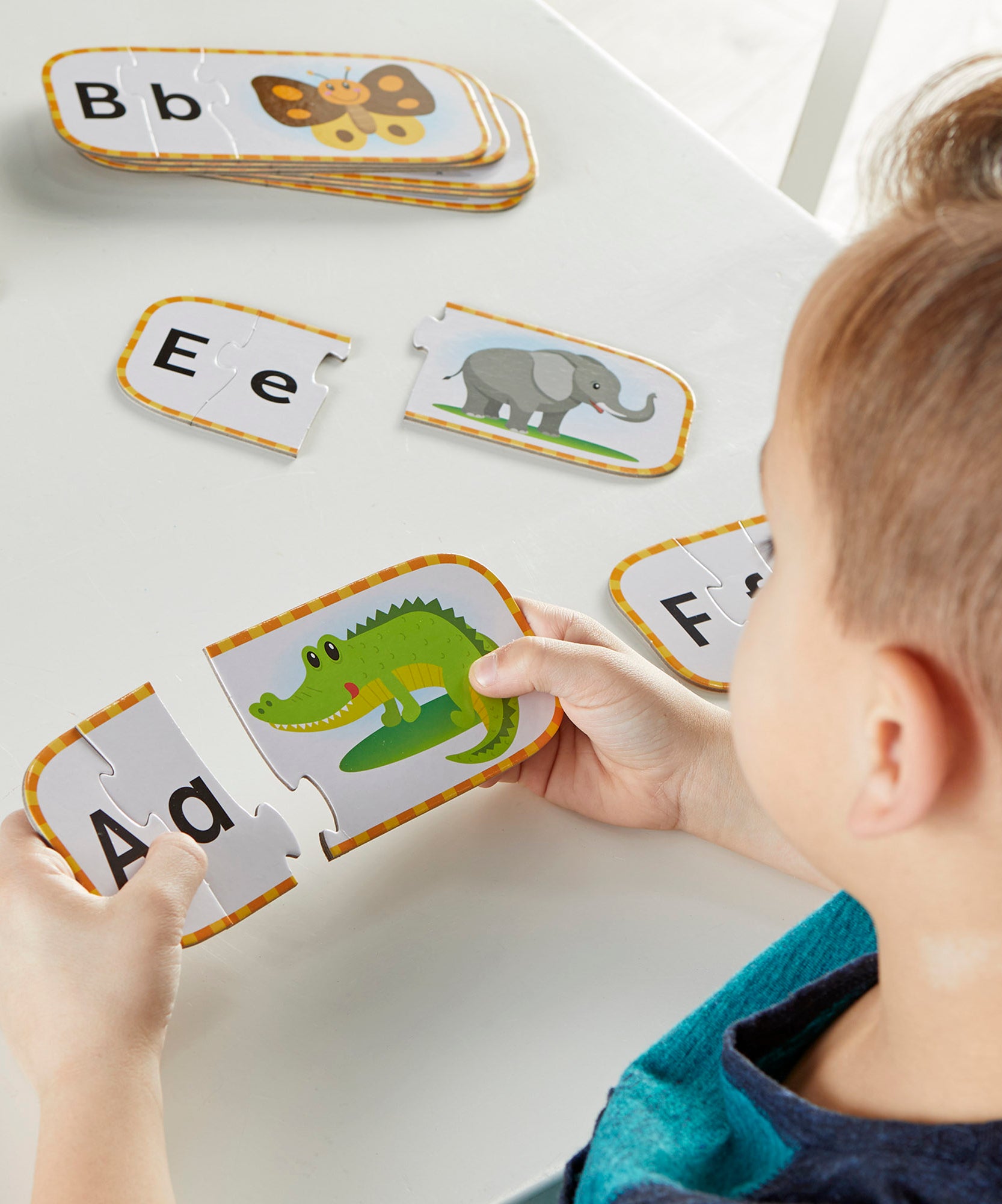 بطاقات ألغاز الحروف الأبجدية الكبيرة والصغيرة من Learning Resources، 26 لغزًا ذاتي التصحيح من ثلاث قطع لمرحلة ما قبل المدرسة، للأعمار من 4 سنوات فما فوق