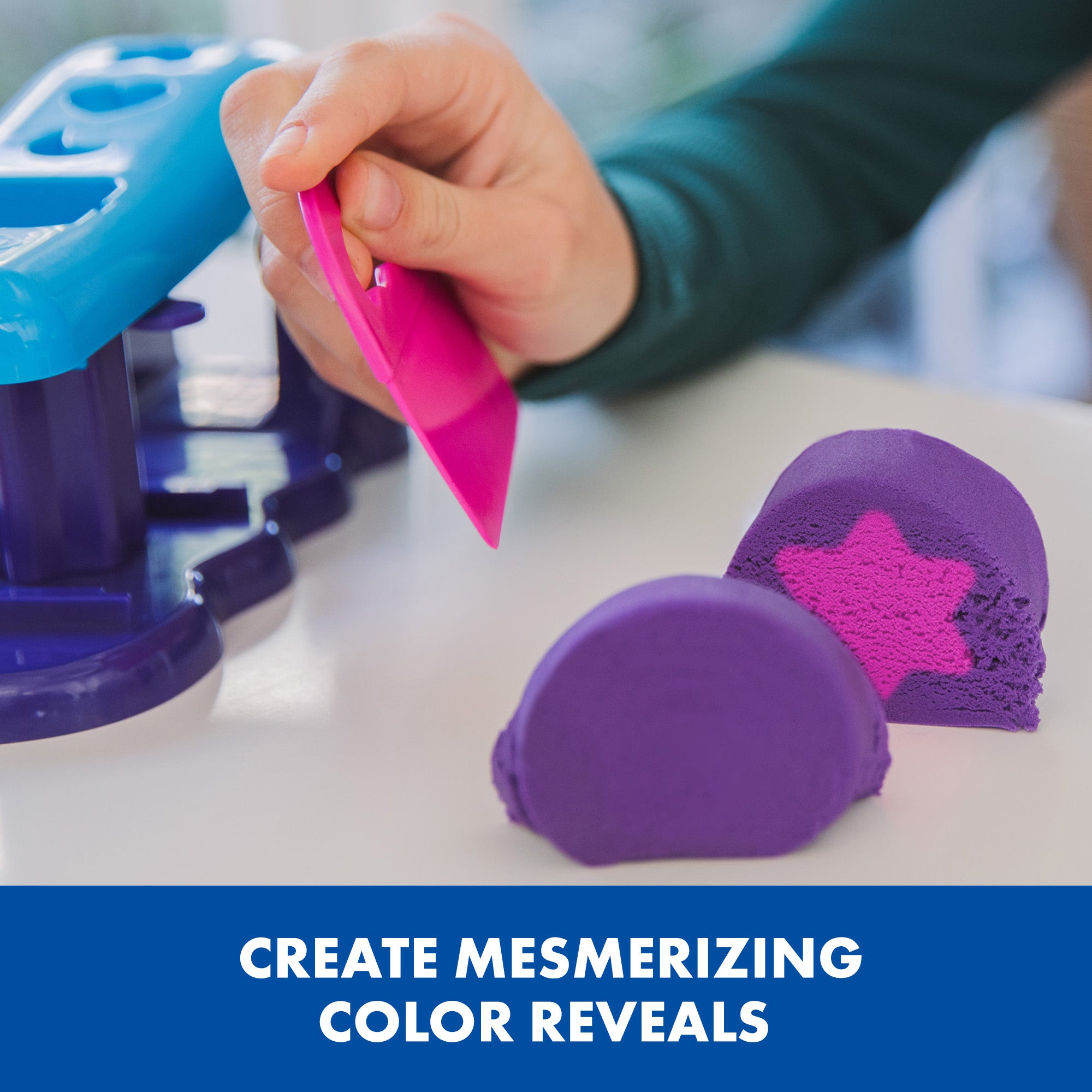 مجموعة رمل اللعب الحسي من بلاي فوم ساند ماجيك ريفيل من ليرنينج ريسورسز، مع 4 ألوان، و11 أداة ومحطة تصميم، ومرح إبداعي ومهارات حركية دقيقة للأطفال، لا يجف أبدًا، للأعمار من 3 سنوات فما فوق