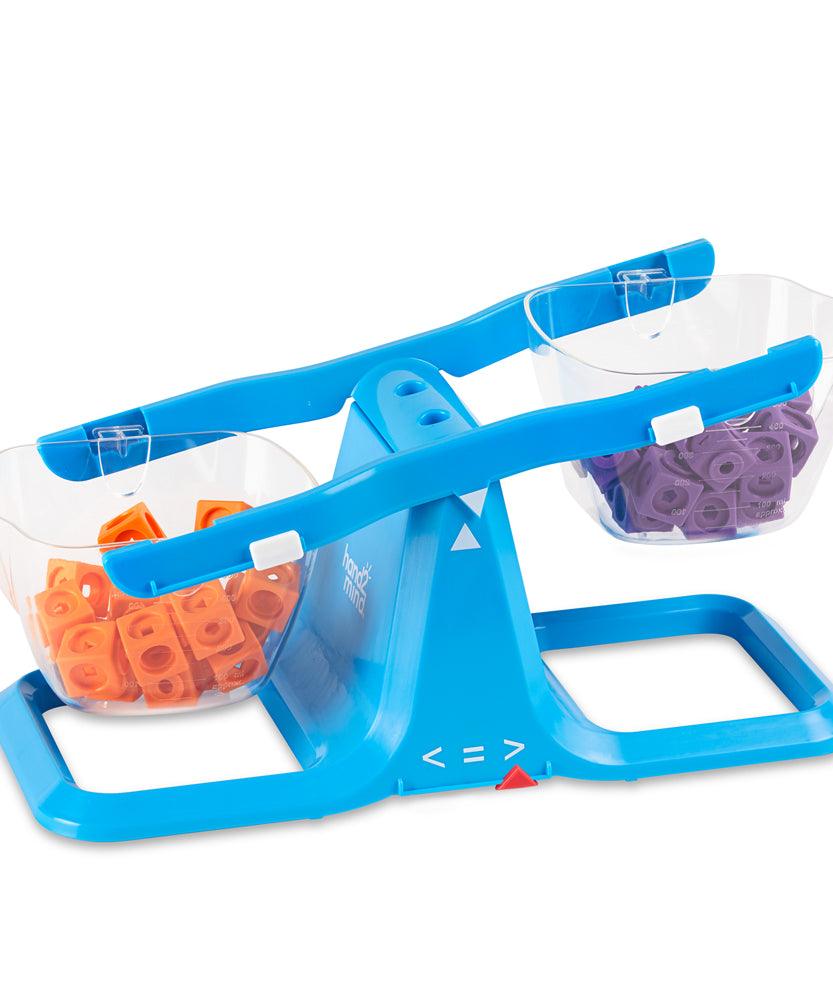 ميزان دلو قابل للتركيب من Learning Resources، ميزان صغير للرياضيات والعلوم للأطفال، دلاء شفافة سعة 500 مل، استكشاف الوزن والحجم والتكافؤ، للأعمار من 3 سنوات فما فوق